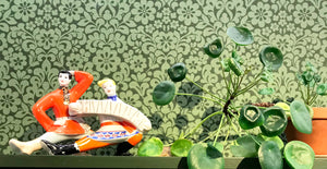 Regn ute, bensprattel inne