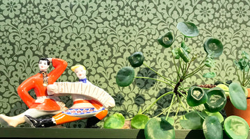 Regn ute, bensprattel inne