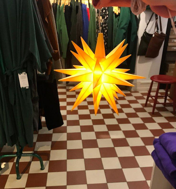 Gul ministjärna från tyska Herrnhuter. Moldavien star 13 cm.
