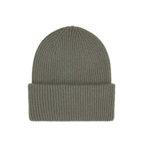 Mössa i skön återvunnen merinoull från Colorful Standard. Den kan vikas en eller två gånger beroende på tycke och smak. Förtvättad. 
Färg: Dusty Olive
Material: 100% återvunnen extra fin merinoull. Woolmark-certifierat garn. 