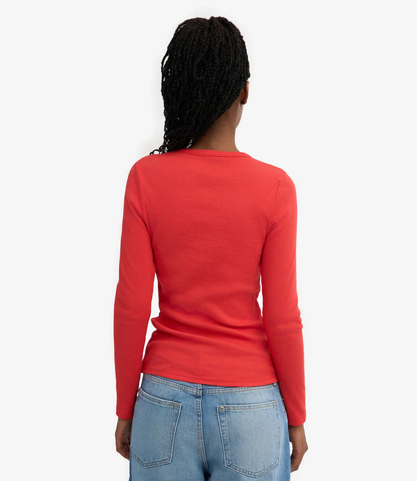 Ribbstickad långärmad t-shirt från Colorful standard i ekologisk bomull. Figurnära, lite tight modell. Förtvättad.
Färg: Mandarinröd
Material: 95 % ekologisk bomull, 5 % elastan. Vikt jersey 220g