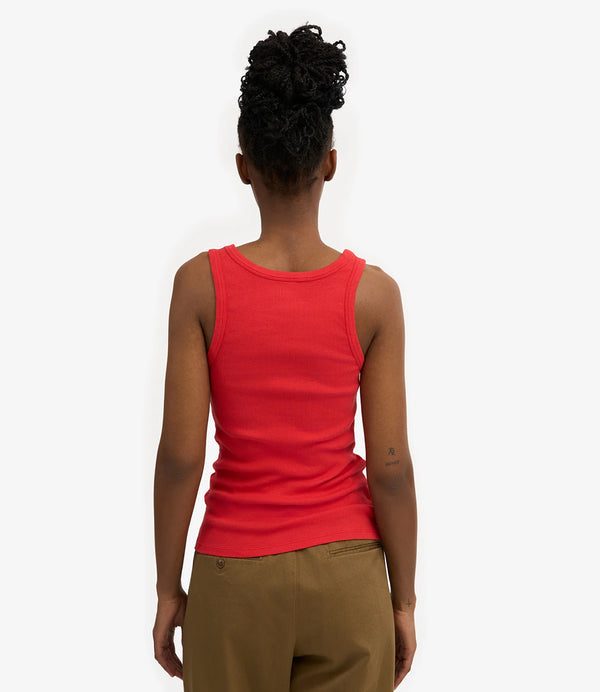 Ribbstickat linne från Colorful standard i ekologisk bomull. Figurnära, lite tight modell. Förtvättad.
Färg: Mandarinröd
Material: 95 % ekologisk bomull, 5 % elastan. Vikt jersey 190g
Certifierad med:  Miljövänlig färg - Oeko-Tex®, PETA Approved Vegan
Tillverkad i: Portugal