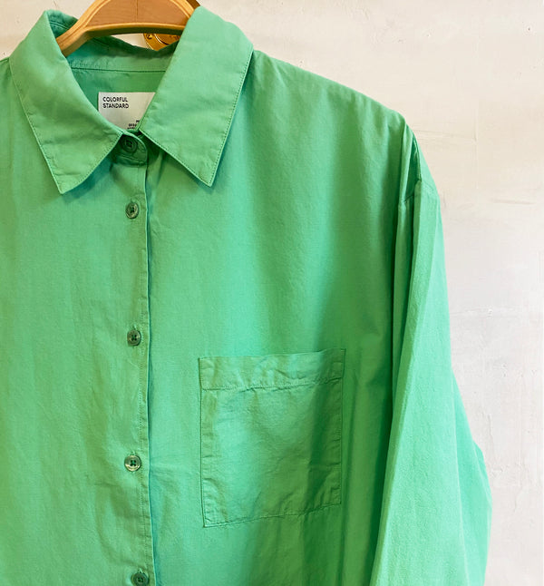 Oversized skjorta från Colorful standard i ekologisk bomull. Förtvättad.
Färg: Ljusgrön
Material: 100 % ekologisk bomull
Certifierad med:  Miljövänlig färg - Oeko-Tex®, PETA Approved Vegan
Tillverkad i: Portugal