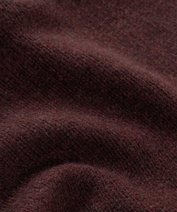 Fuskpolo Tobia från Rifò i återvunnen mjuk kashmir. Mått: 40 cm x 35 cm.
Färg: Kaffebrun
Material: 95% återvunnen kashmir, 5% återvunnen ull. Kashmirgarnet återvinns av den lokala "Cenciaiolis" från Prato och det är GRS (Global Recycled Standard) certifierat.
Skötselråd: Handtvätt
Tillverkad: i Prato, Italien.
