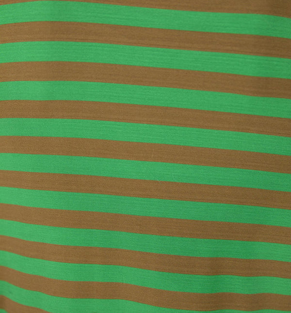 Topp Moretti från Bric-a-brac. Randig i brunt och grönt. Ärmlös topp med polokrage.
Färg: Randig ekbrun/gräsgrön
Material: 92% Rayon (FSC), 8% Elastan.