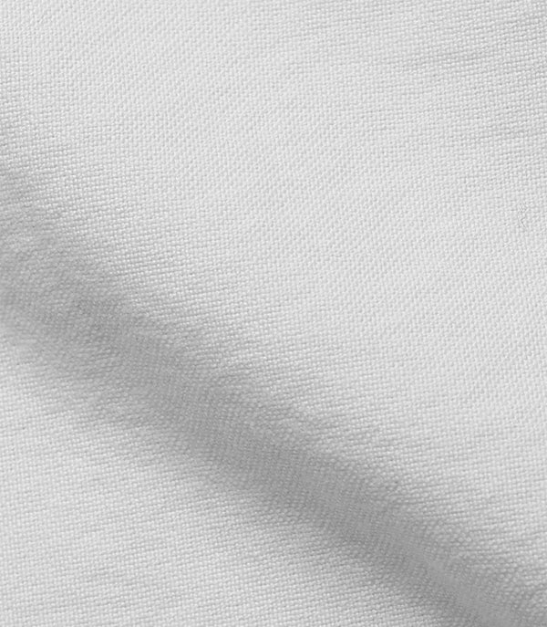 <p>Oversized skjorta från Colorful standard i ekologisk bomull. Förtvättad.<br data-mce-fragment="1"><br data-mce-fragment="1"><strong>Färg: </strong>Vit</p> <p><strong>Material:</strong> 100 % ekologisk bomull</p>