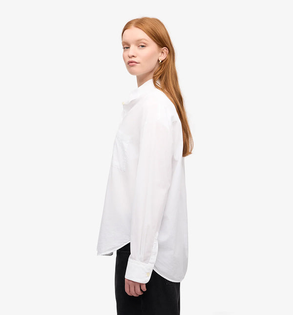 Oversized skjorta från Colorful standard i ekologisk bomull. Förtvättad.  Färg: Vit  Material: 100 % ekologisk bomull  Certifierd med:  Miljövänlig färg - Oeko-Tex®, PETA Approved Vegan  Tillverkad i: Portugal