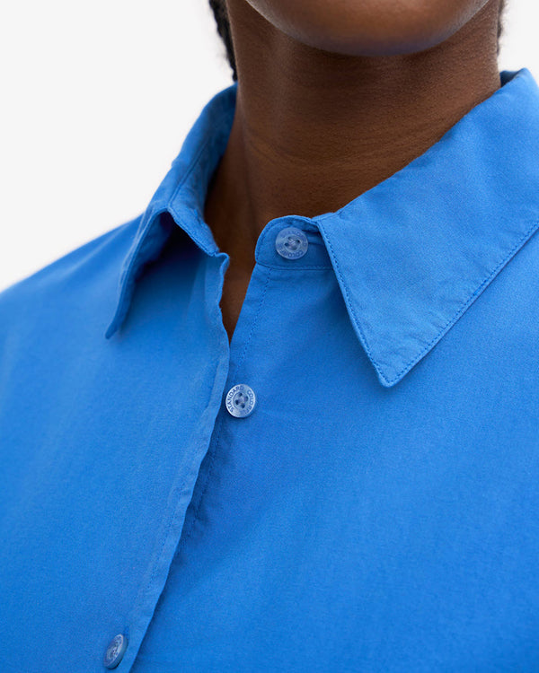 Oversized skjorta från Colorful standard i ekologisk bomull. Förtvättad.  Färg: Stillahavsblå / Pacific blue