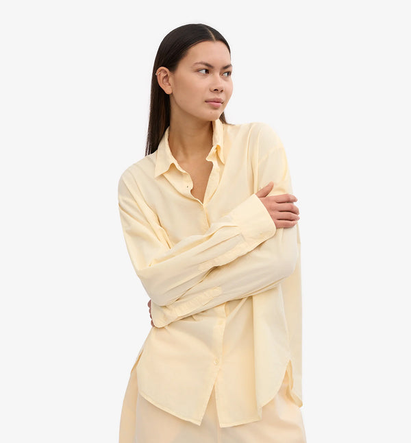 Oversized skjorta från Colorful standard i ekologisk bomull. Förtvättad.
Färg: Ljusgul
Material: 100 % ekologisk bomull
Certifierad med:  Miljövänlig färg - Oeko-Tex®, PETA Approved Vegan
Tillverkad i: Portugal