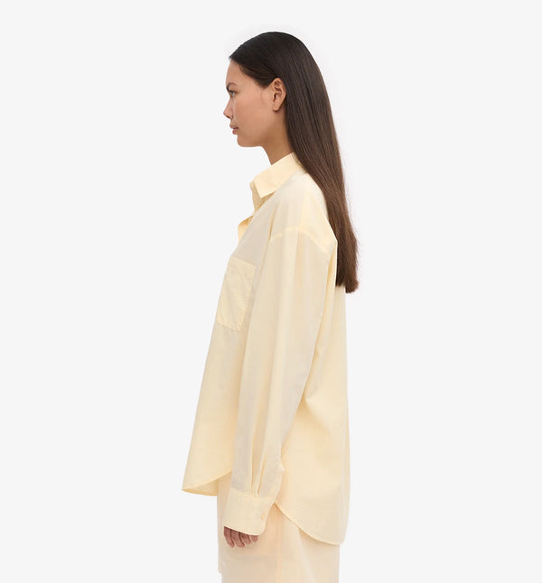 Oversized skjorta från Colorful standard i ekologisk bomull. Förtvättad.
Färg: Ljusgul
Material: 100 % ekologisk bomull
Certifierad med:  Miljövänlig färg - Oeko-Tex®, PETA Approved Vegan
Tillverkad i: Portugal