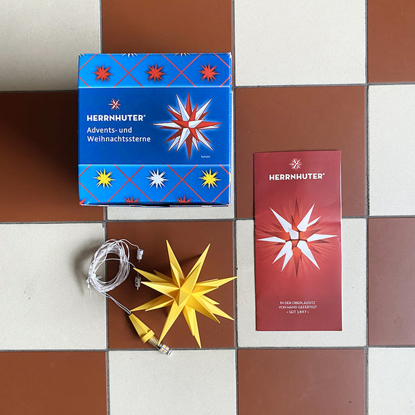 Gul ministjärna från tyska Herrnhuter. Moldavien star 13 cm.