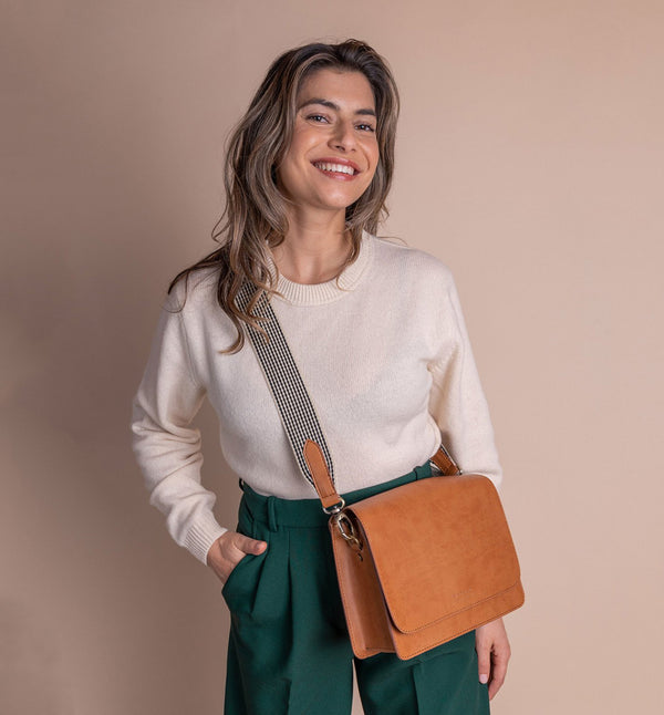 vegansk väska Audrey cognac från O my bag. Gjord av äppelläder.