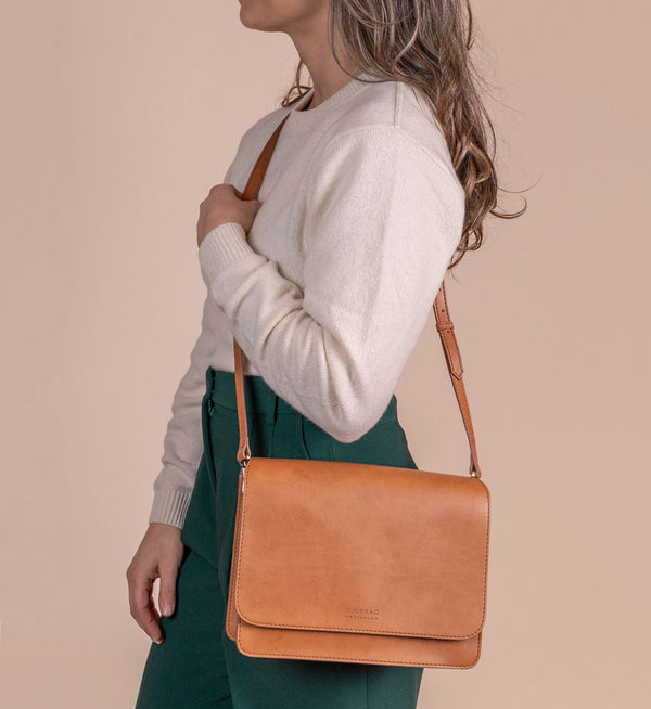 vegansk väska Audrey cognac från O my bag. Gjord av äppelläder.