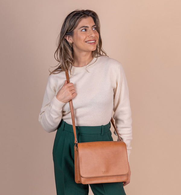 vegansk väska Audrey cognac från O my bag. Gjord av äppelläder.