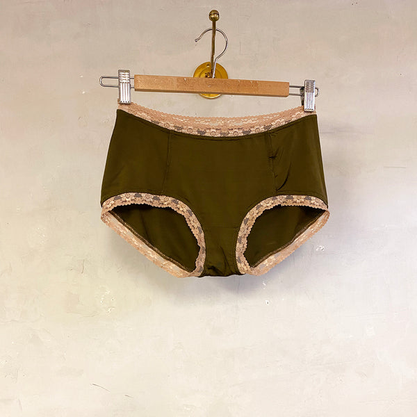 Skönaste trosorna med spets från Bric-a-brac.  Färg: Olivgröna  Material: 95% bambuviskos, 5% elastan