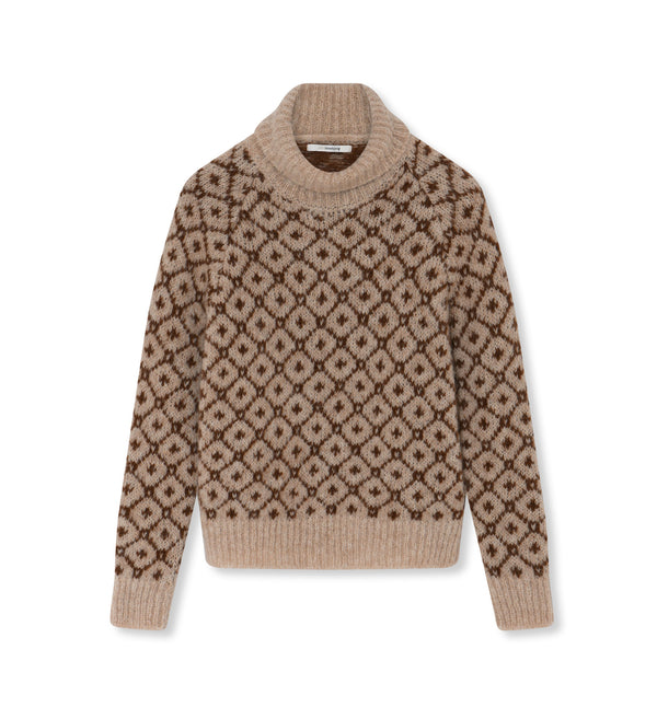 Polotröja Camelia från Sibin Linnebjerg. Stickad i en härlig alpackablandning med vackert mönster.&nbsp;

Färg: Sand / hasselbrun

Material: 85% i fin alpackaull, 15% polyamid. Certifierad mulesingfri ull. Garnet kommer från Italien.

Tillverkad i: Serbien&nbsp;

Tvätt: 30 grader ulltvätt