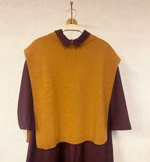 Allison är en slip over från Sibin Linnebjerg. Öppen i sidorna. One size.

Färg: Bärnstensgul

Material: 80% ull, 20% återvunnen polyamid.