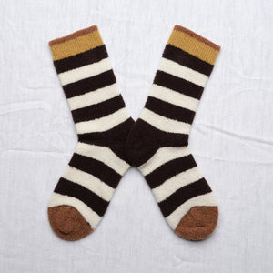 Ljuvliga ullstrumpor från franska Bonne Maison. Onesize, 36-42.&nbsp;

Färg: Randiga strumpor i svart, vitt. Ockrabrun kant och kanelbrun tå.

Material: 62% merinoull, 37% polyamid, 1% elastan.

Skötselråd: 30 grader i ulltvätt

Tillverkad i: Portugal