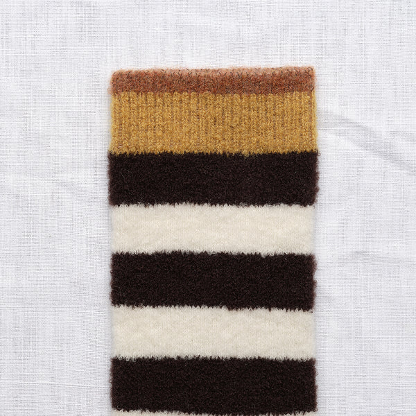 Ljuvliga ullstrumpor från franska Bonne Maison. Onesize, 36-42.&nbsp;

Färg: Randiga strumpor i svart, vitt. Ockrabrun kant och kanelbrun tå.

Material: 62% merinoull, 37% polyamid, 1% elastan.

Skötselråd: 30 grader i ulltvätt

Tillverkad i: Portugal