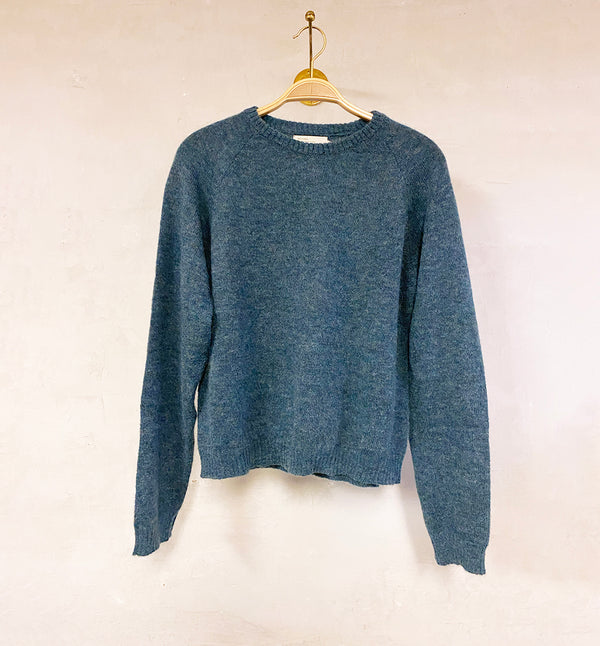 Stickad tröja i mjukaste ullblandning från Bric-a-brac.&nbsp;

Färg: Teal

Material: 50% Alpacka, 22% ull, 28% polyamid.

Skötselråd: Handtvätt

Tillverkad i: Italien