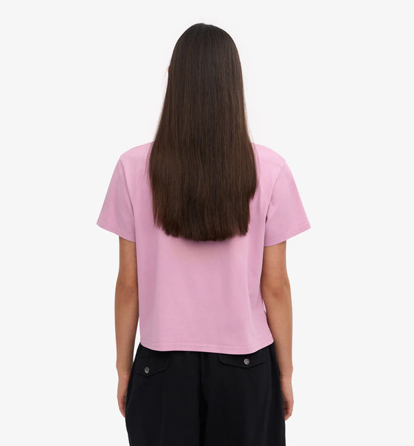 Ekologisk t-shirt i boxig och lite kortare modell från Colorful standard. Förtvättad.

Färg: Körsbärsblom / Cherry Blossom

Material: 100 % ekologisk bomull

Certifierad med:&nbsp; Miljövänlig färg - Oeko-Tex®, PETA Approved Vegan

Tillverkad i: Portugal