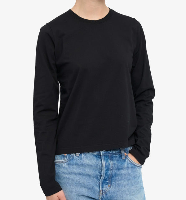 Långärmad t-shirt från Colorful standard i ekologisk bomull. Klassisk och avslappnad passform.

Färg: Svart

Material: 100 % ekologisk bomull.

Certifierad med:&nbsp; Miljövänlig färg - Oeko-Tex®, PETA Approved Vegan

Tillverkad i: Portugal