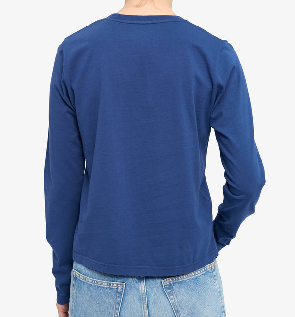 Långärmad t-shirt från Colorful standard i ekologisk bomull. Klassisk och avslappnad passform.

Färg: Marinblå

Material: 100 % ekologisk bomull.

Certifierad med:&nbsp; Miljövänlig färg - Oeko-Tex®, PETA Approved Vegan

Tillverkad i: Portugal