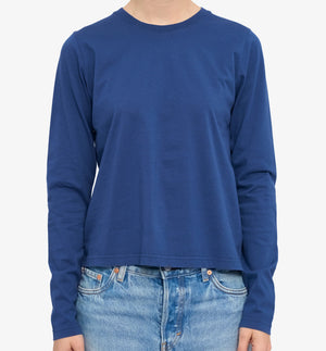 Långärmad t-shirt från Colorful standard i ekologisk bomull. Klassisk och avslappnad passform.

Färg: Marinblå

Material: 100 % ekologisk bomull.

Certifierad med:&nbsp; Miljövänlig färg - Oeko-Tex®, PETA Approved Vegan

Tillverkad i: Portugal