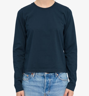 Långärmad t-shirt från Colorful standard i ekologisk bomull. Klassisk och avslappnad passform.

Färg: Marinblå

Material: 100 % ekologisk bomull.

Certifierad med:&nbsp; Miljövänlig färg - Oeko-Tex®, PETA Approved Vegan

Tillverkad i: Portugal