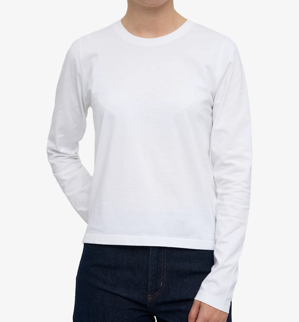 Långärmad t-shirt från Colorful standard i ekologisk bomull. Klassisk och avslappnad passform.

Färg: Vit

Material: 100 % ekologisk bomull.

Certifierad med:&nbsp; Miljövänlig färg - Oeko-Tex®, PETA Approved Vegan

Tillverkad i: Portugal