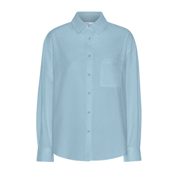 Oversized skjorta från Colorful standard i ekologisk bomull. Förtvättad.  Färg: Havsblå