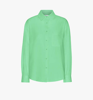Oversized skjorta från Colorful standard i ekologisk bomull. Förtvättad.  Färg: Vårgrön Material: 100 % ekologisk bomull