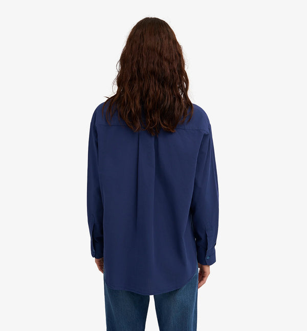 Oversized skjorta&nbsp;från Colorful standard i ekologisk bomull. Förtvättad.

Färg: Marinblå

Material:&nbsp;100 % ekologisk bomull

Certifierad med:&nbsp; Miljövänlig färg - Oeko-Tex®, PETA Approved Vegan

Tillverkad i: Portugal