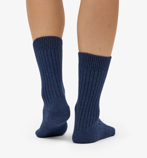 Ullsockor från Colorful Standard. I en kraftig merinoblandning gjord av återvunna fibrer. Förtvättade.&nbsp;

Färg: Marinblå

Material: 58% återvunnen italiensk extra fin merinoull, 27% ekologisk bomull, 14% polyamid,1% elastane.

Miljövänligt färgat garn - Oeko-Tex®
Global Recycled Standard (GRS)

Skötselråd: Ulltvätt

Tillverkade i: Portugal