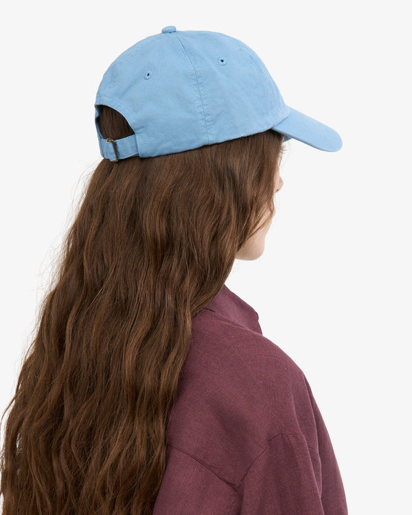 Keps från danska Colorful Standard! I 100% ekologisk bomull&nbsp;som ger en mjuk och bekväm känsla. Spänne bak för att reglera storlek. Onesize. Förtvättad.

Färg: Seaside blue / havsblå

Material: 100% ekologisk bomull