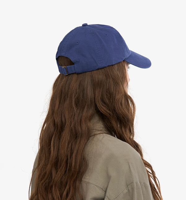 Keps från danska Colorful Standard! I 100% ekologisk bomull&nbsp;som ger en mjuk och bekväm känsla. Spänne bak för att reglera storlek. Onesize. Förtvättad.

Färg: Marinblå

Material: 100% ekologisk bomull