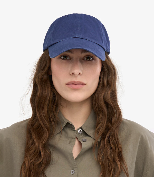 Keps från danska Colorful Standard! I 100% ekologisk bomull&nbsp;som ger en mjuk och bekväm känsla. Spänne bak för att reglera storlek. Onesize. Förtvättad.

Färg: Marinblå

Material: 100% ekologisk bomull