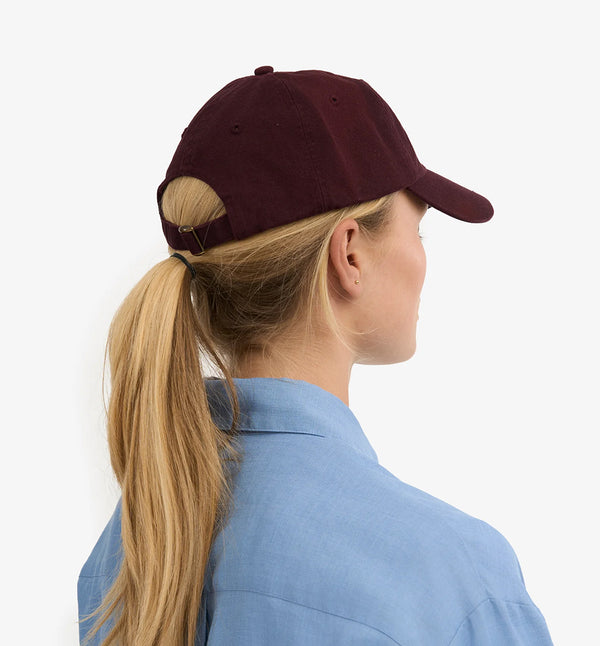 Keps från danska Colorful Standard! I 100% ekologisk bomull&nbsp;som ger en mjuk och bekväm känsla. Spänne bak för att reglera storlek. Onesize. Förtvättad.

Färg: Oxblodsröd / Oxblood red

Material: 100% ekologisk bomull

Certifierad med: &nbsp;Miljövänlig färg - Oeko-Tex®, PETA Approved Vegan

Tillverkad i: Portugal

Skötselråd: fintvätt, max 40 grader