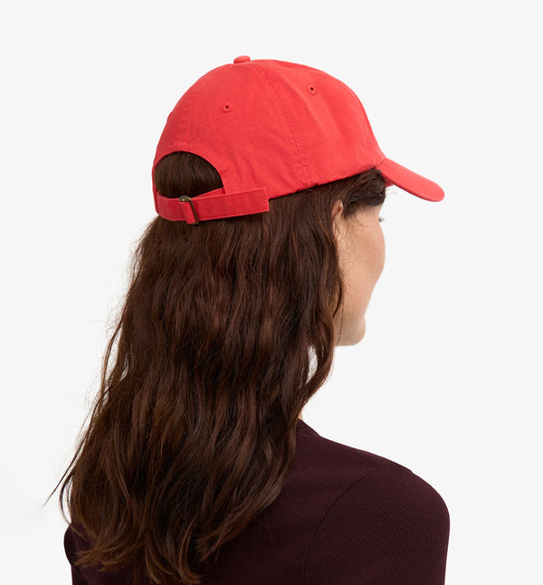 Keps från danska Colorful Standard! I 100% ekologisk bomull&nbsp;som ger en mjuk och bekväm känsla. Spänne bak för att reglera storlek. Onesize. Förtvättad.

Färg: Red Tangerine

Material: 100% ekologisk bomull