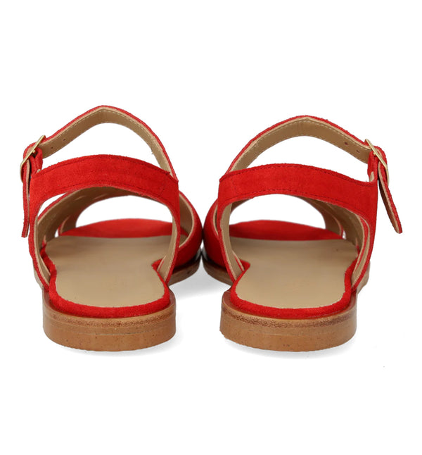 Röd sandal från danska Angulus. Sandalen har rund tå, justerbar vristrem med spänne, vadderad lädersula och en lätt tunitsula. Tillverkad i naturligt läder som andas. Designad i Danmark och handgjord i Portugal.

Färg: Korallröd

Passform: Normal

Material: Mocka
Foder: Läderfoder
Sula: Tunit