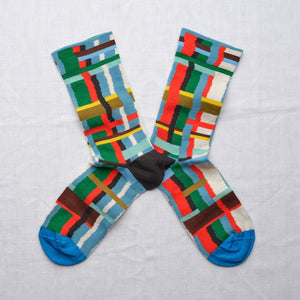 Rutiga strumpor från franska Bonne Maison. De är tillverkade av finaste egyptiska bomull och en dubbeltrådig elastan.&nbsp;

Färg: Rutor i grönt, ljusblått, rött och brunt med blå tå.

Material: 90% bomull, 8% polyamid, 2% elastan

Skötselråd: 30/40 grader

Tillverkad i: Portugal