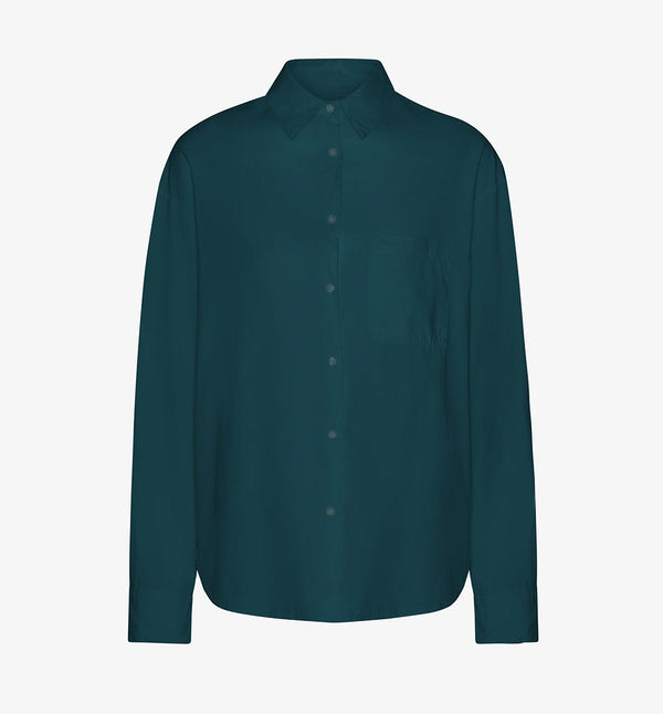 Oversized skjorta&nbsp;från Colorful standard i ekologisk bomull. Förtvättad.

Färg: Grönblå

Material:&nbsp;100 % ekologisk bomull

Certifierad med:&nbsp; Miljövänlig färg - Oeko-Tex®, PETA Approved Vegan

Tillverkad i: Portugal

Skötselråd:&nbsp;Fintvätt max 40 grader