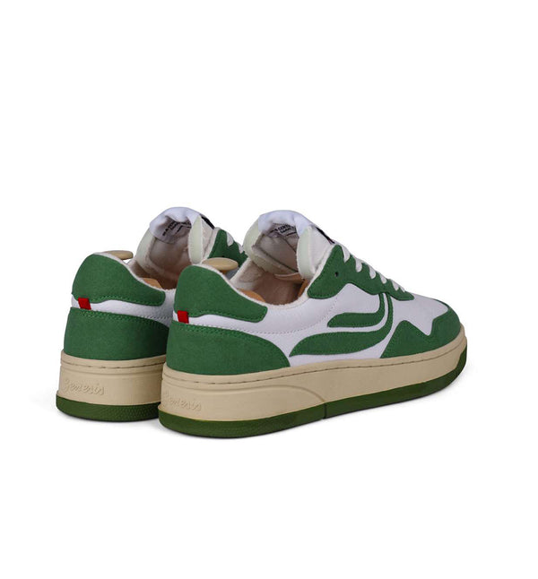 Sneakers G-Soley 2.0 Green Serial från tyska Genesis. I denna sneaker används BIOWAVE™, vegansk mocka tillverkad av majsavfall och återvunnen PET. Nätet är tillverkat av 100 % återvunna PET-flaskor. Vit/grön