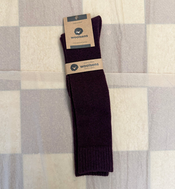 Knästrumpor i merinoull från Woolsens. Varma, snygga och sköna!&nbsp;

Färg: Burgundy

Material: 70% merinoull, 27% polyamid,3% elastan.

Skötselråd: Ulltvätt

Tillverkade i: Spanien