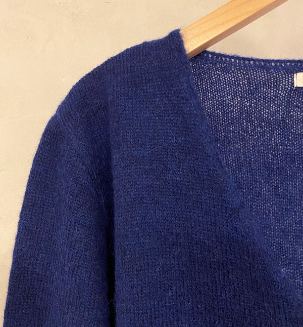 ullblandning.&nbsp;

Färg: Fransk blå

Material: 50% baby alpacka, 20% ull, 30% polyamide.&nbsp;Certifierad mulesingfri ull. Garnet kommer från Italien.

Tillverkad i: Serbien

Tvätt: 30 grader ulltvätt
