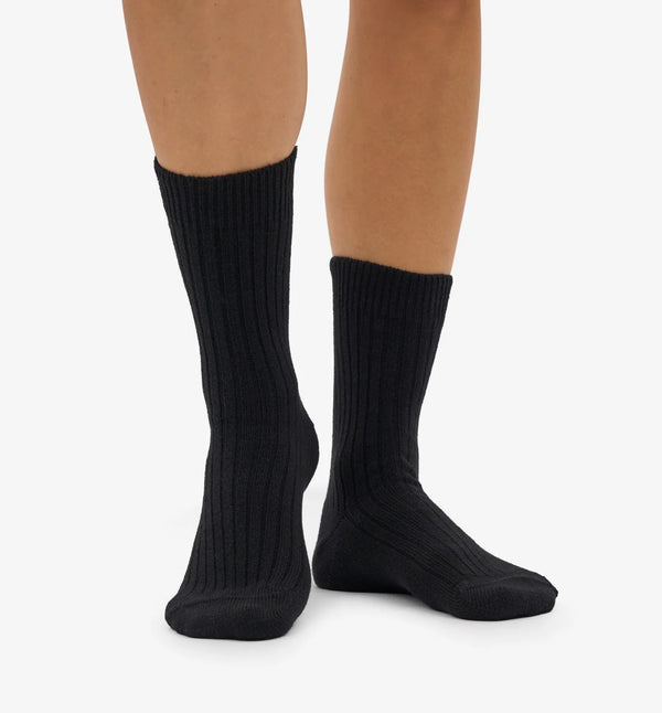 Ullsockor från Colorful Standard. I en kraftig merinoblandning gjord av återvunna fibrer. Förtvättade.&nbsp;

Färg: Svart

Material: 58% återvunnen italiensk extra fin merinoull, 27% ekologisk bomull, 14% polyamid,1% elastane.

Miljövänligt färgat garn - Oeko-Tex®
Global Recycled Standard (GRS)

Skötselråd: Ulltvätt

Tillverkade i: Portugal