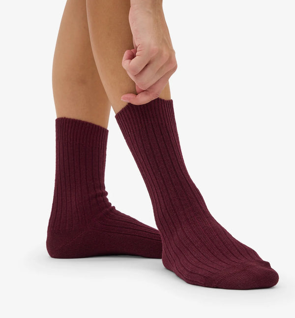 Ullsockor från Colorful Standard. I en kraftig merinoblandning gjord av återvunna fibrer. Förtvättade.&nbsp;

Färg: Oxblodsröd

Material: 58% återvunnen italiensk extra fin merinoull, 27% ekologisk bomull, 14% polyamid,1% elastane.

Miljövänligt färgat garn - Oeko-Tex®
Global Recycled Standard (GRS)

Skötselråd: Ulltvätt

Tillverkade i: Portugal