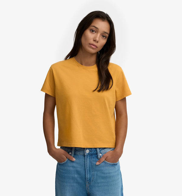 Ekologisk t-shirt i boxig och lite kortare modell från Colorful standard. Förtvättad.

Färg: Bränd gul / Burned Yellow

Material: 100 % ekologisk bomull

Certifierad med:&nbsp; Miljövänlig färg - Oeko-Tex®, PETA Approved Vegan

Tillverkad i: Portugal

Skötselråd:&nbsp;Fintvätt max 40 grader