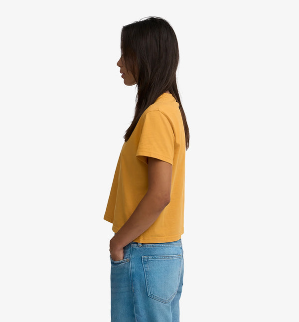 Ekologisk t-shirt i boxig och lite kortare modell från Colorful standard. Förtvättad.

Färg: Bränd gul / Burned Yellow

Material: 100 % ekologisk bomull

Certifierad med:&nbsp; Miljövänlig färg - Oeko-Tex®, PETA Approved Vegan

Tillverkad i: Portugal

Skötselråd:&nbsp;Fintvätt max 40 grader