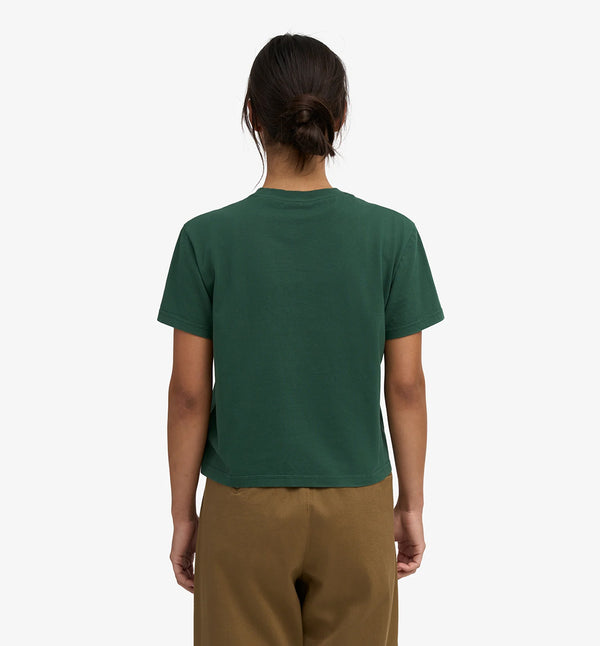 Ekologisk t-shirt i boxig och lite kortare modell från Colorful standard. Förtvättad.

Färg: Smaragdgrön / Emerald green

Material: 100 % ekologisk bomull

Certifierad med:&nbsp; Miljövänlig färg - Oeko-Tex®, PETA Approved Vegan

Tillverkad i: Portugal

Skötselråd:&nbsp;Fintvätt max 40 grader